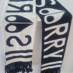 Moose knuckles black and white reversible scarf brand NEW